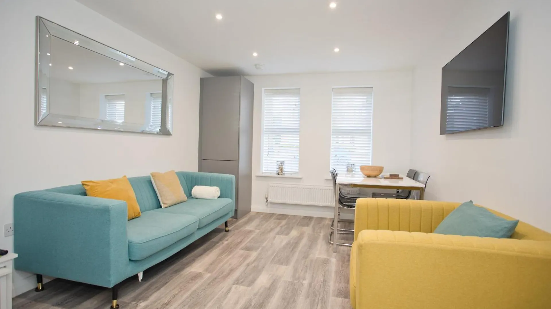 Sea Air - 2 Bedrooms - Parking - Mins To Beach Bournemouth Apartment
