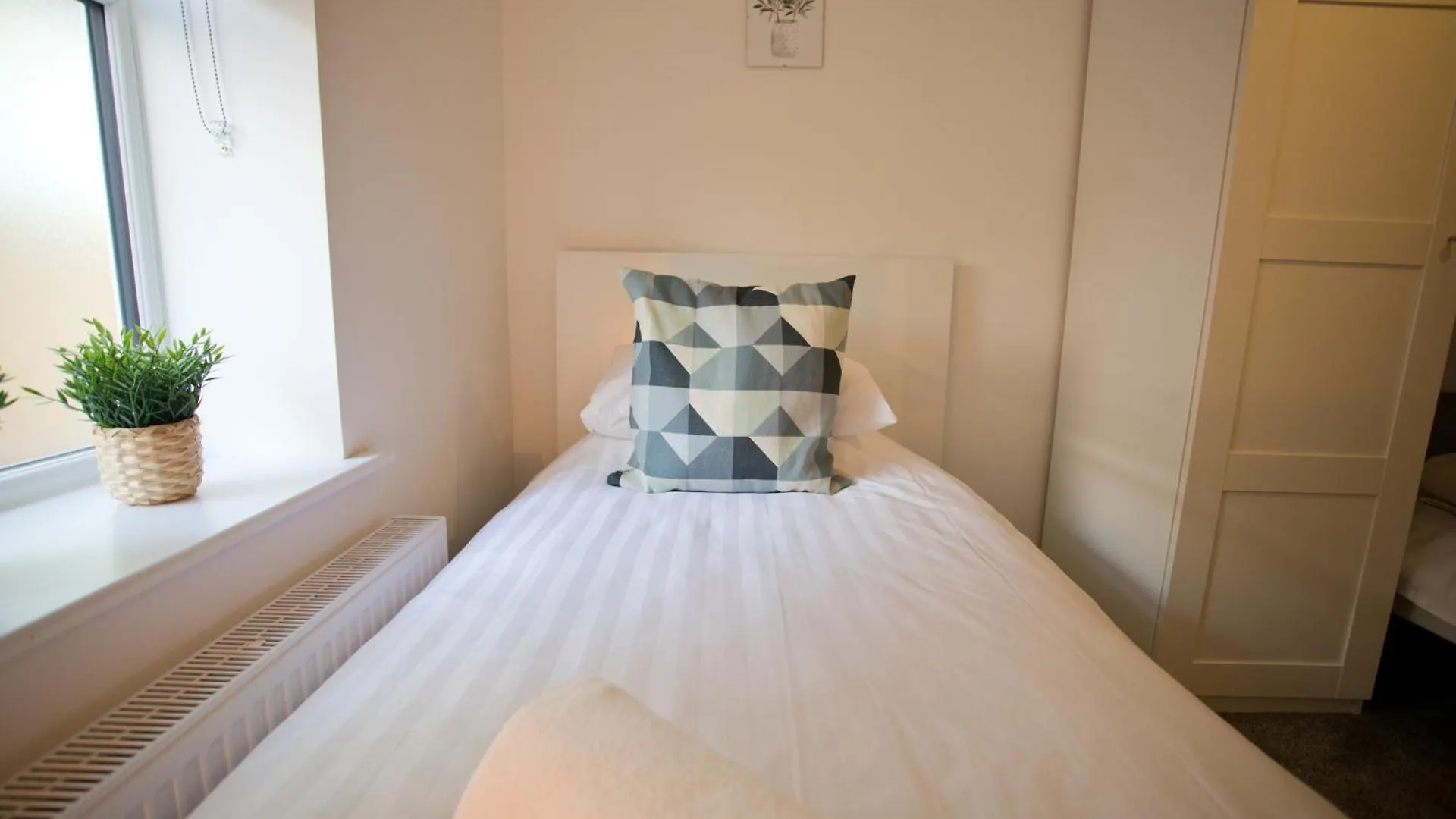 Sea Air - 2 Bedrooms - Parking - Mins To Beach Bournemouth 0*,