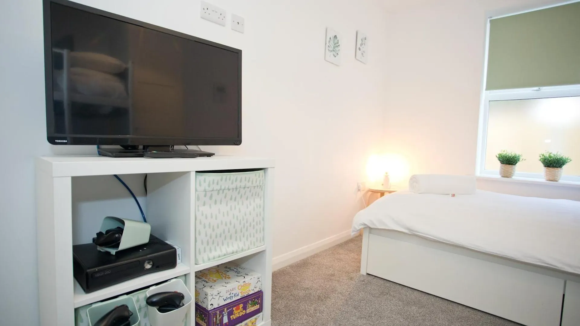 Sea Air - 2 Bedrooms - Parking - Mins To Beach Bournemouth 0*,  United Kingdom