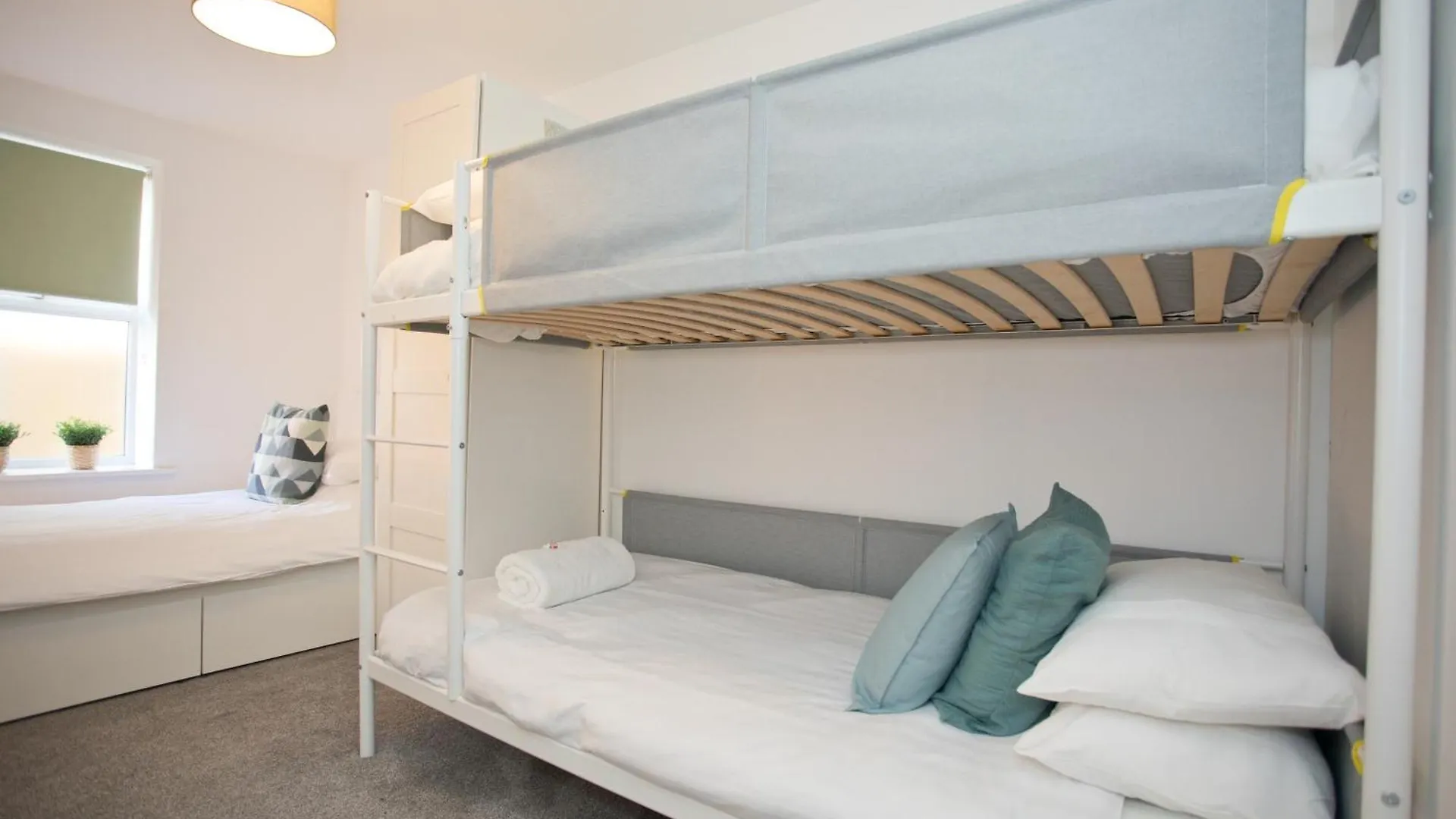 Sea Air - 2 Bedrooms - Parking - Mins To Beach Bournemouth Apartment
